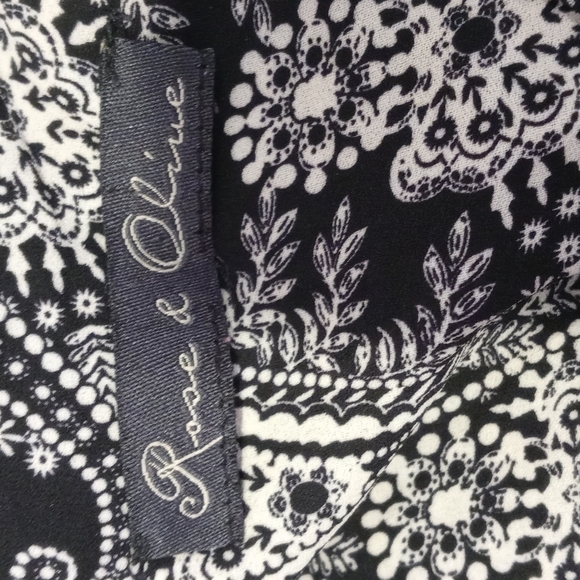 Rose and Olive black and white blouse sheer size medium / large. - Picture 7 of 8